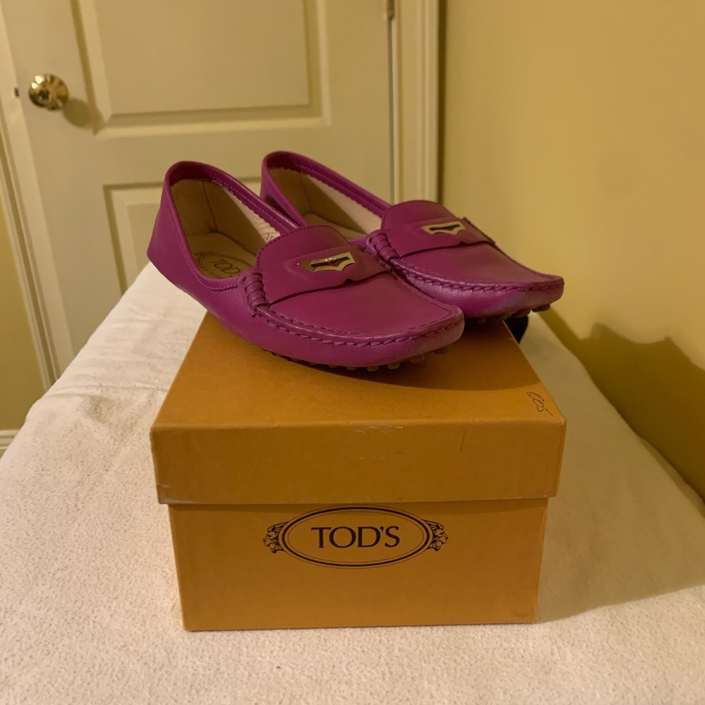 6.5 Tod's Pink Leather Drivers